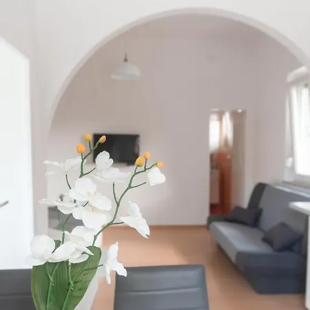 Enig Apartment